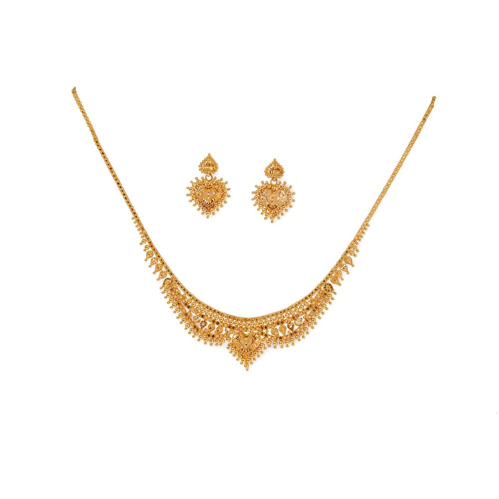 Lot 109 - An eastern necklace and matching earrings