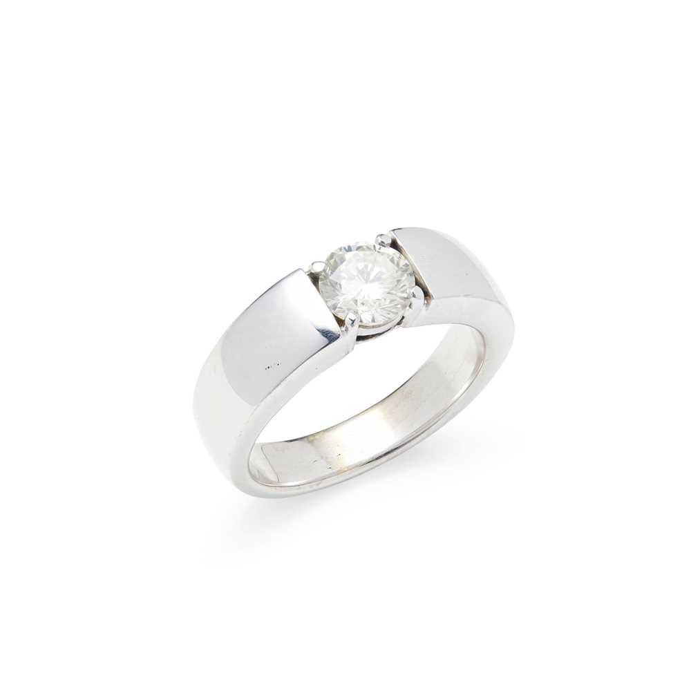 Lot 82 - A single stone diamond ring