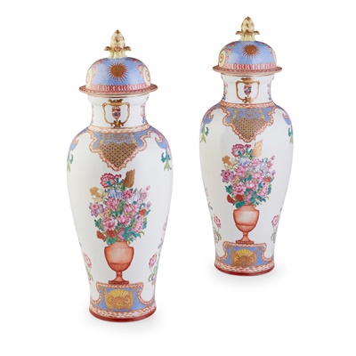 Lot 526 - GOOD PAIR OF SAMSON 'COMPAGNIE DES INDES' FAMILLE ROSE ARMORIAL VASES AND COVERS