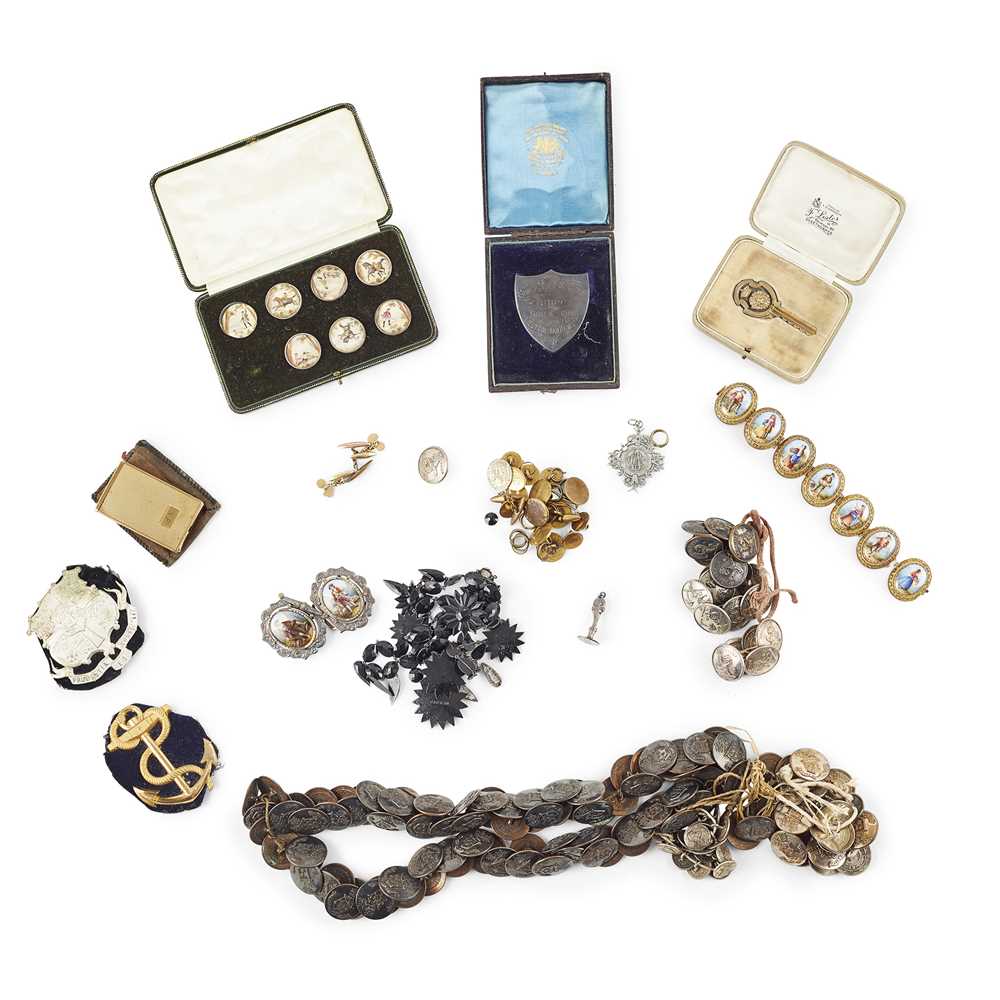 Lot 199 - A GROUP OF MISCELLANEOUS ITEMS