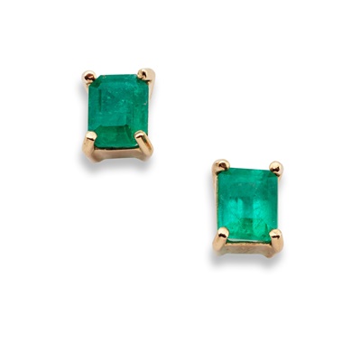 Lot 96 - A pair of emerald earrings
