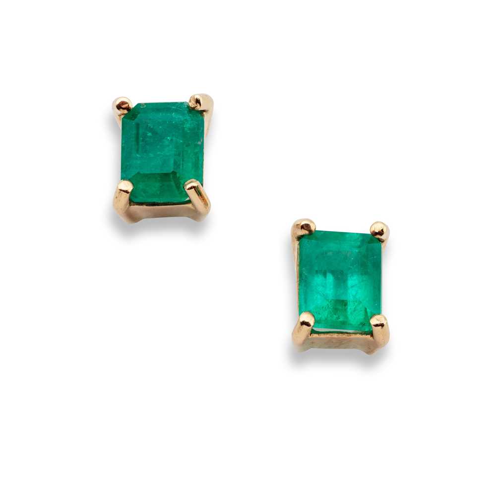 Lot 98 - A pair of emerald earrings