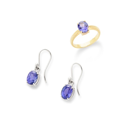 Lot 77 - A tanzanite single-stone ring and pair of earrings