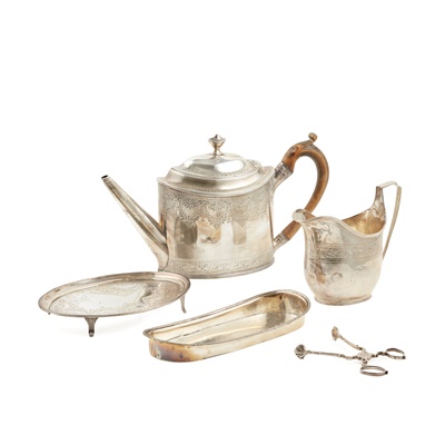 Lot 341 - A George III teapot and stand