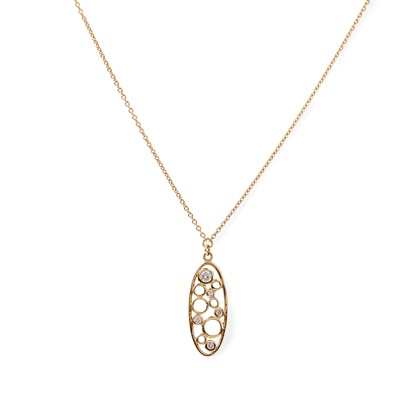 Lot 91 - A modern 18ct gold diamond set pendant