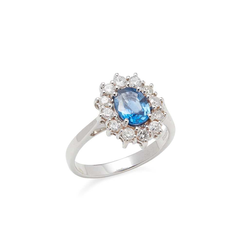 Lot 11 - A sapphire and diamond set cluster ring
