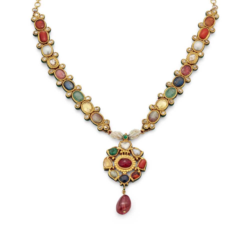 Lot 50 - An Indian Navaratna pendant necklace