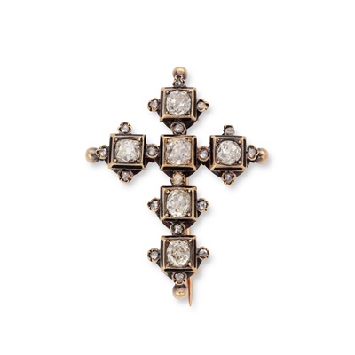 Lot 3 - An antique diamond cross brooch / pendant, circa 1880