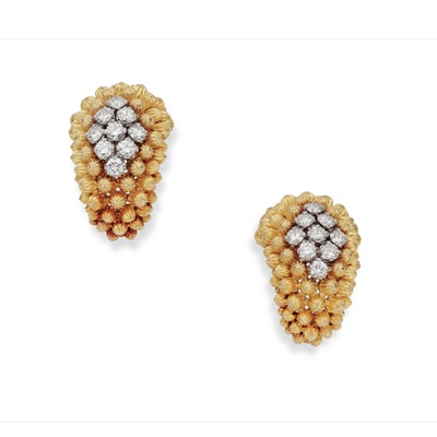 Lot 95 - A pair of diamond set earrings