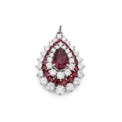 Lot 46 - A ruby and diamond pendant / brooch