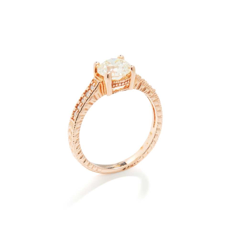 Lot 40 - A diamond single-stone ring
