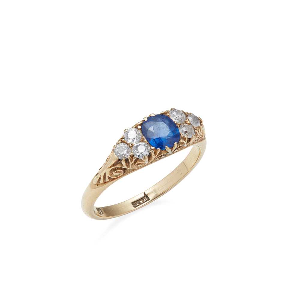 Lot 81 - A sapphire and diamond set ring