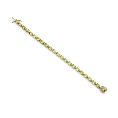Lot 40 - A peridot and diamond bracelet