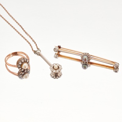 Lot 52 - A pearl and diamond set pendant
