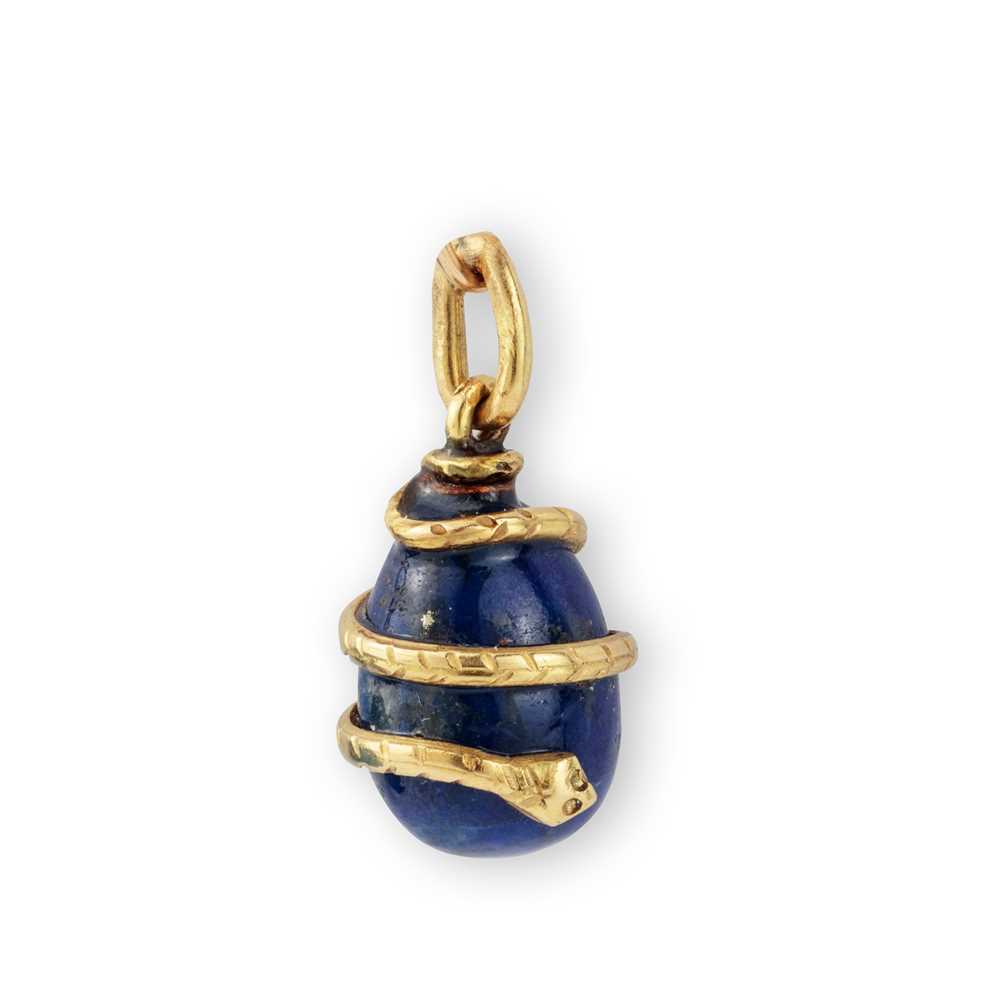 Lot 19 - A Russian late 19th century lapis lazuli egg pendant