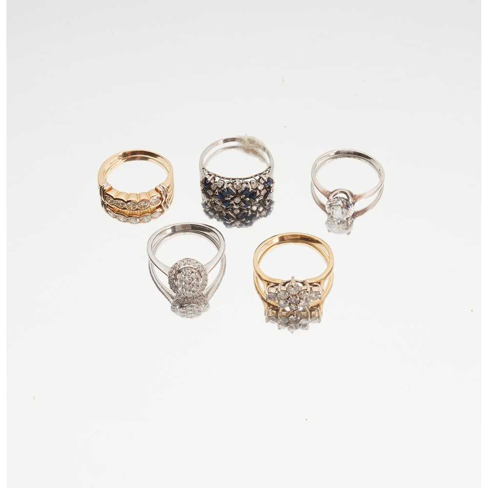 Lot 116 - A collection of gem-set rings