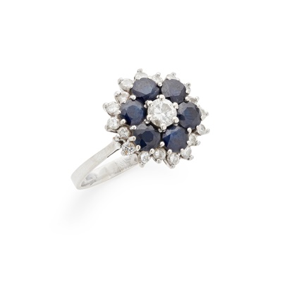 Lot 73 - A sapphire and diamond set cluster ring