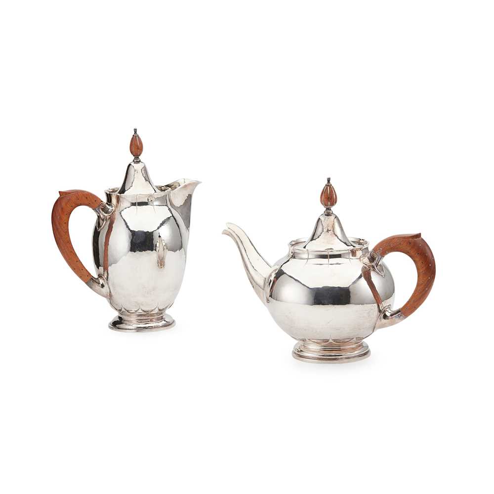 Lot 212 - A MID 2OTH CENTURY TEAPOT AND WATERPOT