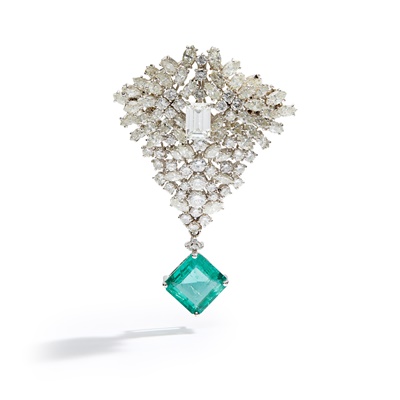 Lot 29 - An emerald and diamond brooch