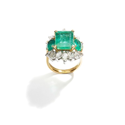 Lot 19 - An emerald and diamond dress ring, by Eric N Smith