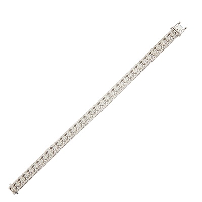 Lot 227 - A diamond bracelet