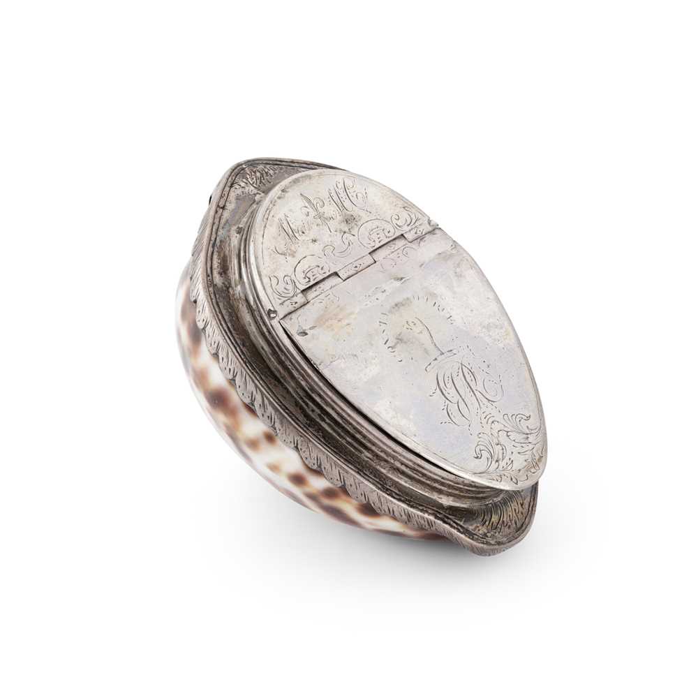 Lot 115 - A SCOTTISH SILVER MOUNTED COWRIE SHELL SNUFF BOX