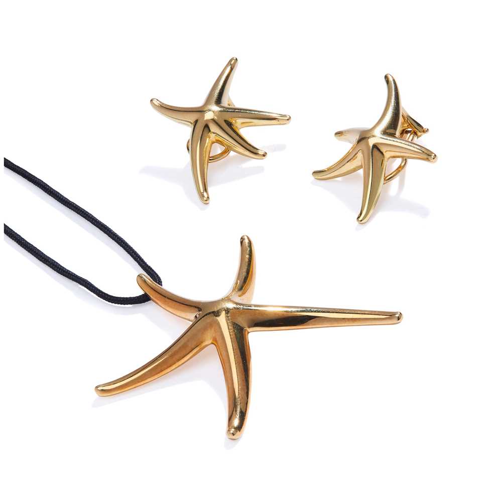 Lot 92 - A 'Starfish' pendant and earrings by Elsa Peretti for Tiffany & Co.