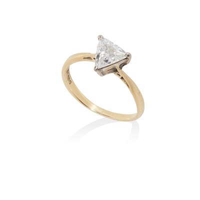 Lot 14 - A single stone diamond ring