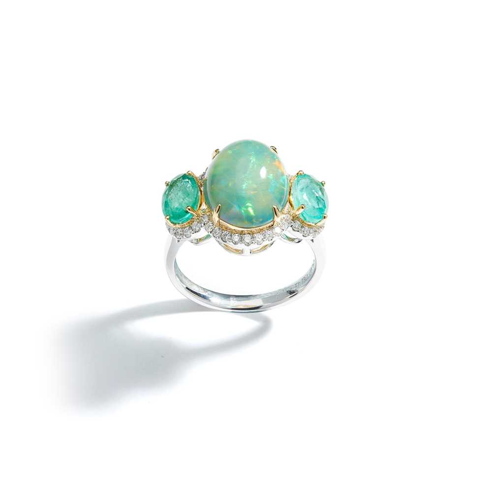 Lot 22 - An opal, emerald and diamond three-stone ring