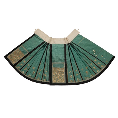 Lot 38 - HAN CHINESE WOMAN'S EMBROIDERED GREEN SILK PLEATED SKIRT
