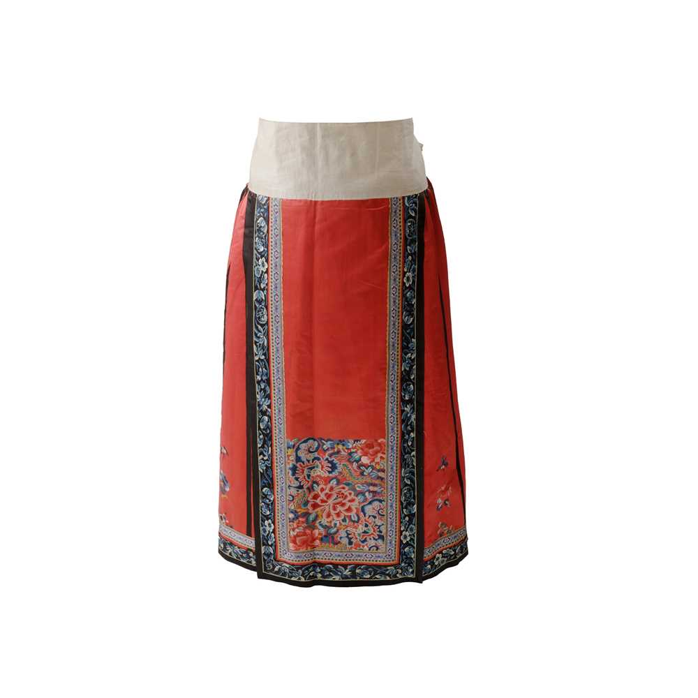Lot 40 - HAN CHINESE WOMAN'S EMBROIDERED RED SILK PLEATED SKIRT