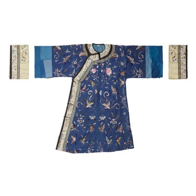 Lot 21 - BLUE-GROUND SILK EMBROIDERED 'BUTTERFLY' LADY'S INFORMAL ROBE