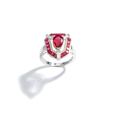 Lot 73 - A ruby and diamond dress ring
