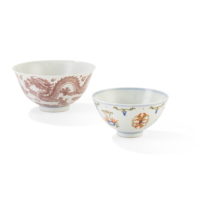 Lot 136 - BLUE AND WHITE WITH UNDERGLAZED RED 'DRAGON' BOWL