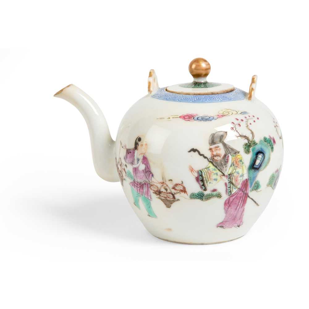 Lot 256 - FAMILLE ROSE TEAPOT WITH LID