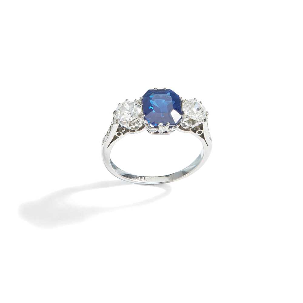 Lot 52 - A sapphire and diamond three-stone ring