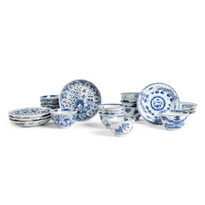 Lot 212 - GROUP OF TWENTY-TWO BLUE AND WHITE WARES