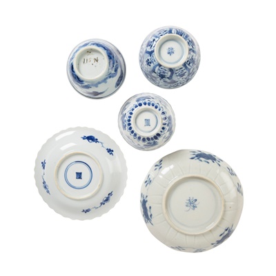 Lot 212 - GROUP OF TWENTY-TWO BLUE AND WHITE WARES