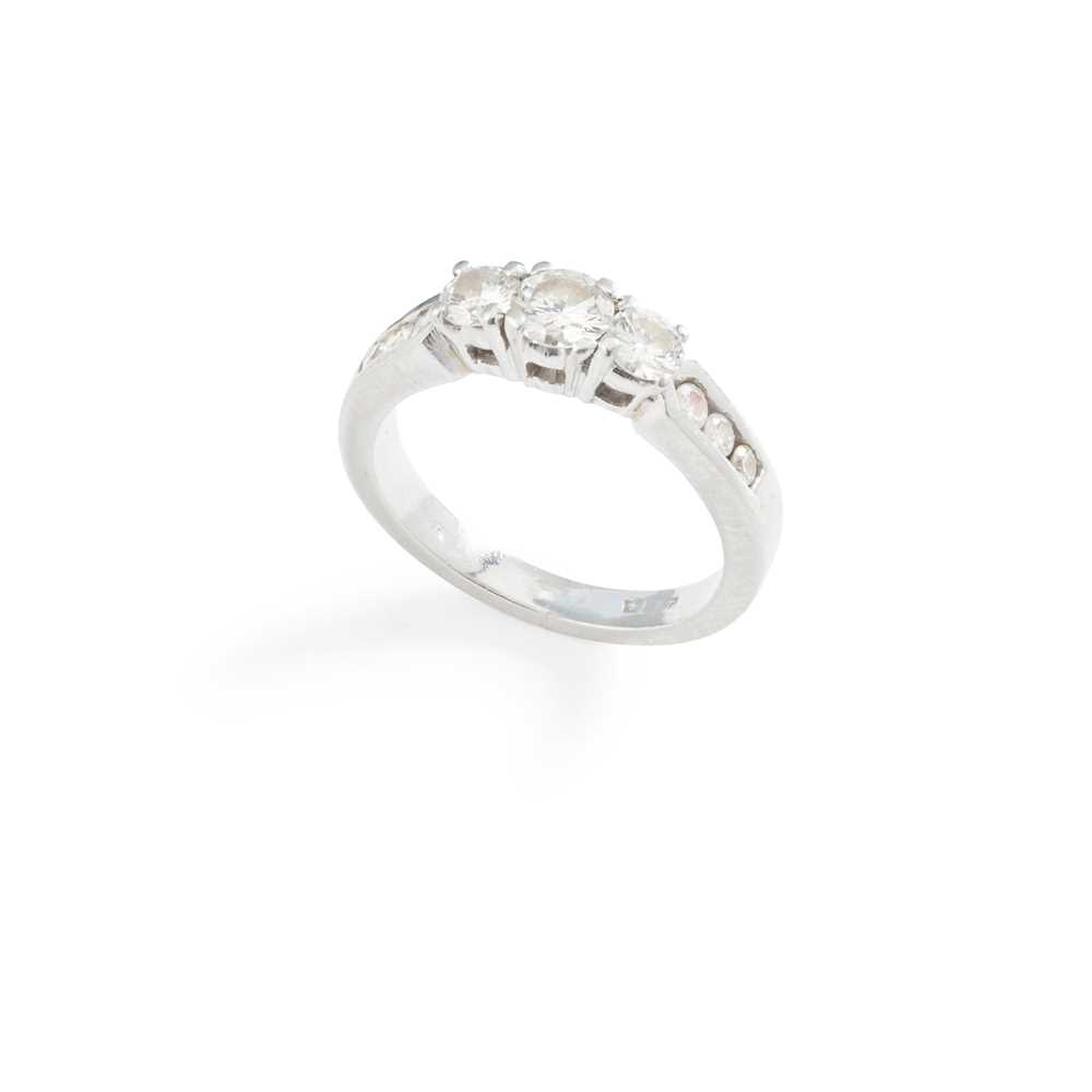 Lot 172 - A diamond three-stone ring