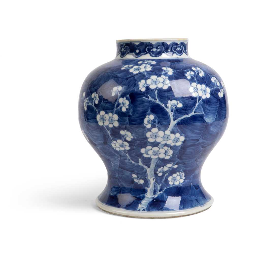 Lot 123 - BLUE AND WHITE 'CRACKED ICE AND PRUNUS' VASE