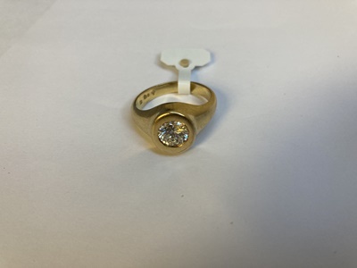 Lot 124 - A diamond single-stone ring