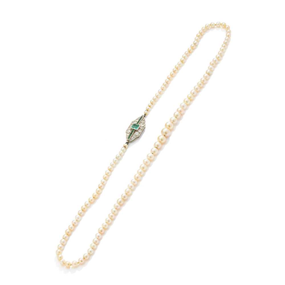 Lot 5 - A pearl necklace