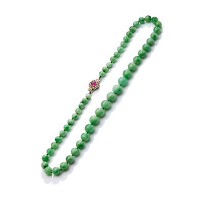Lot 88 - An early 20th century jadeite jade, ruby and diamond necklace, circa 1930