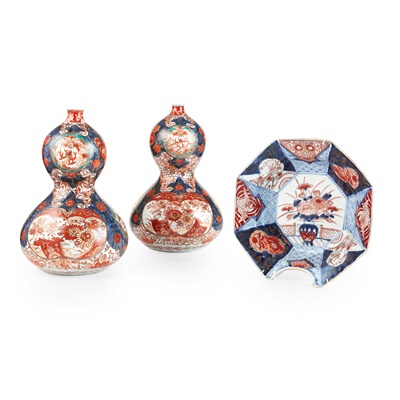Lot 260 - (A PRIVATE SCOTTISH COLLECTION) GROUP OF THREE IMARI WARES
