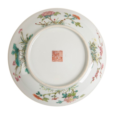 Lot 238 - FAMILLE ROSE 'FLOWER AND BATS' PLATE