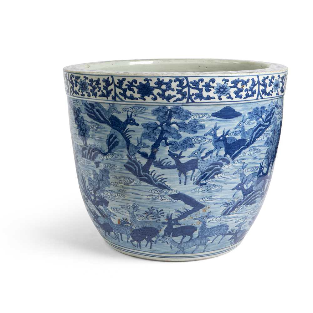 Lot 192 - LARGE BLUE AND WHITE 'DEER' BASIN