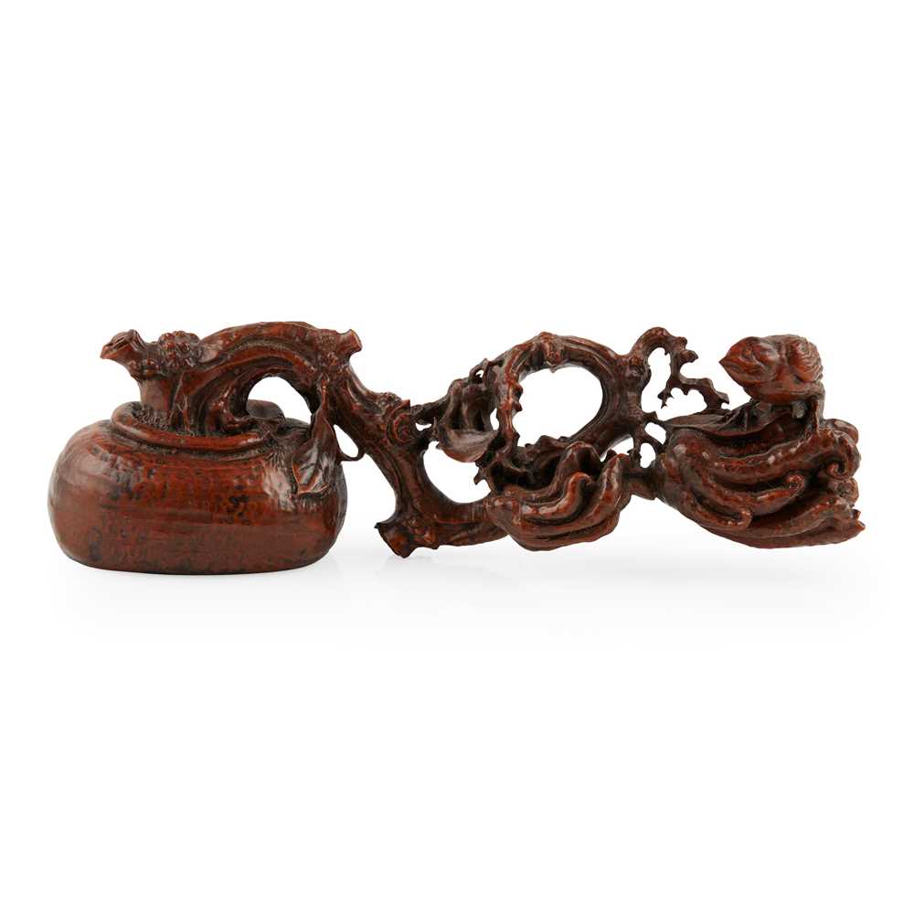 Lot 6 - WOOD CARVING OF A BRUSH REST