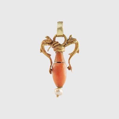 Lot 85 - HELLENISTIC GOLD AND CORAL PENDANT