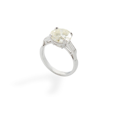 Lot 364 - A single-stone diamond ring