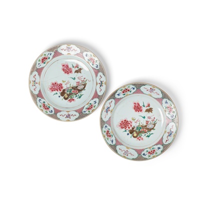 Lot 156 - PAIR OF FAMILLE ROSE 'COVERT EIGHT IMMORTALS' PLATES
